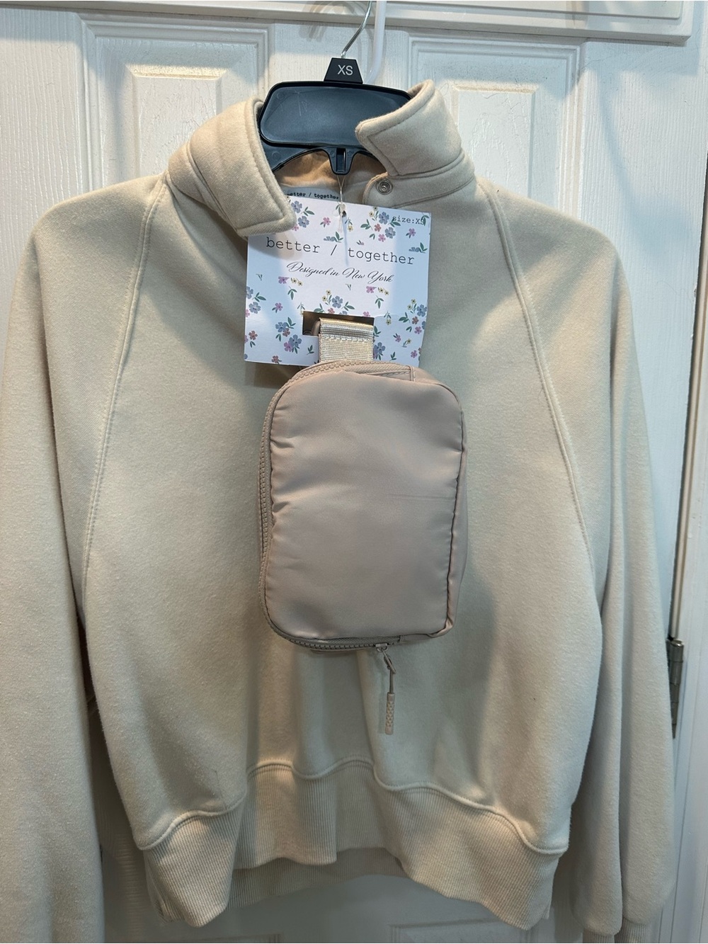 Better Together sweatshirt with pouch (XS)